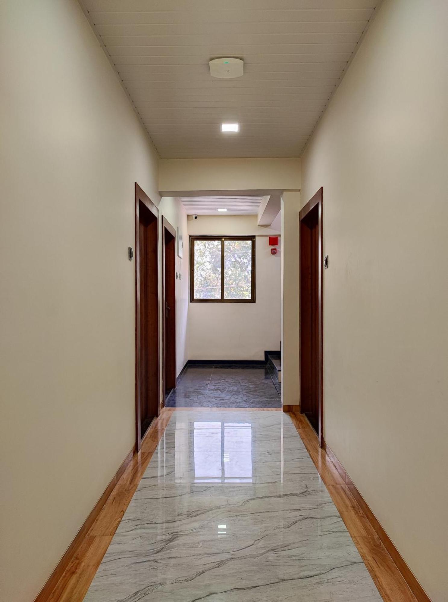 Hotel Starlit Navi Mumbai Quarto foto